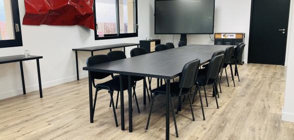 Salle de conférence à louer à la Chapelle sur Erdre, avec écran géant connecté