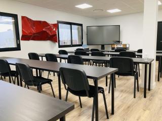 Salle de conférence 51 m² avec cloison amovible possibilité privatisation cafétéria